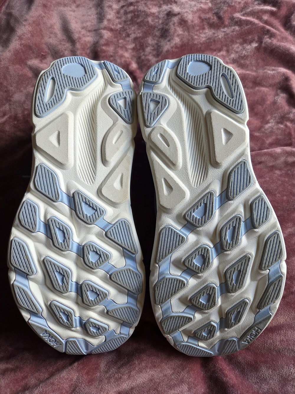 Hoka Clifton 9, Size 8.5 - Picture 4 of 8